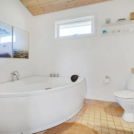 Veiko - 1-2km From The Sea By Interhome Hébergement de vacances Hals
